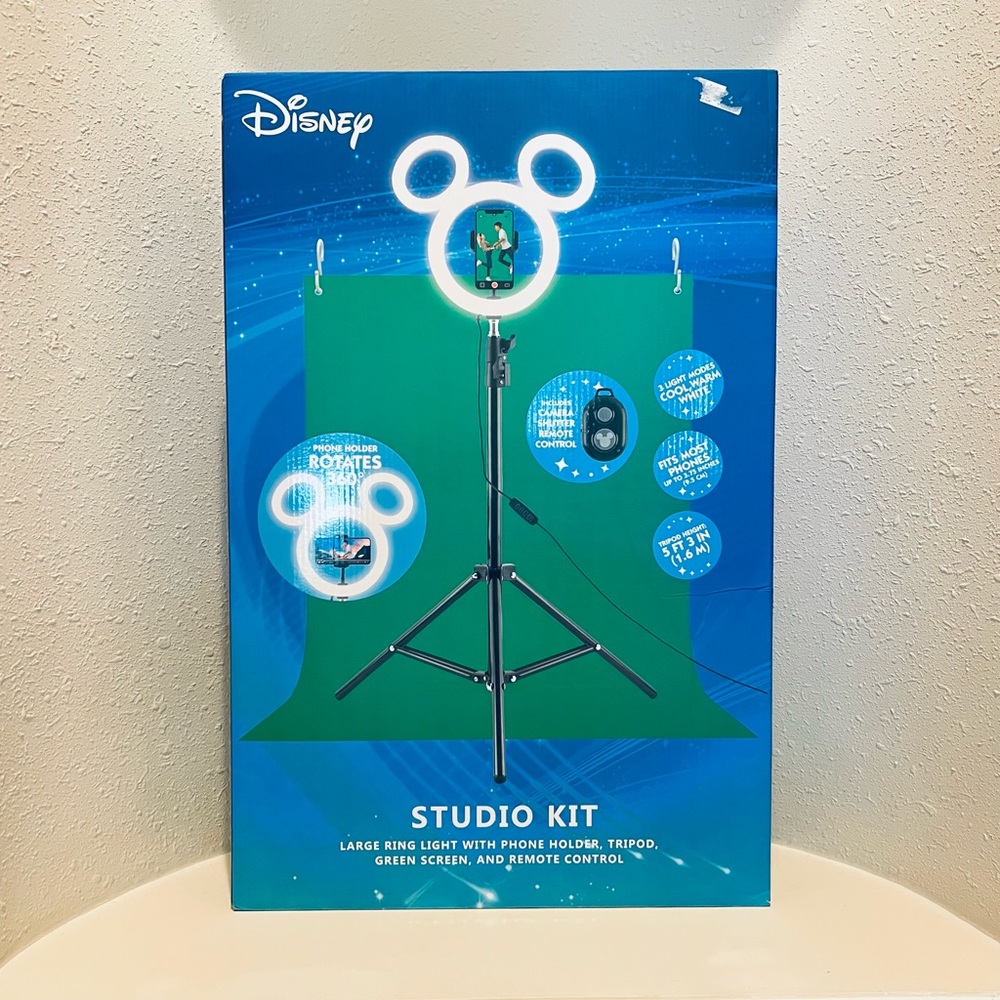 Disney Mikey Large Ring Studio Kit With Green Screen NEW